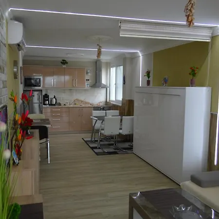 Ezuestpart Granada 2 Koezvetlen Vizparti Apartman Apartment