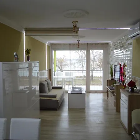 Ezuestpart Granada 2 Koezvetlen Vizparti Apartman Siofok