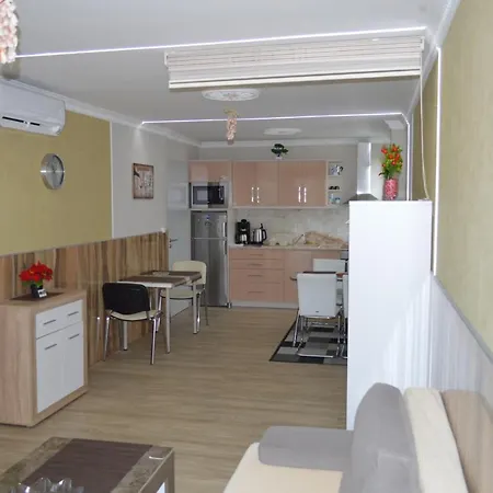 Apartment Ezuestpart Granada 2 Koezvetlen Vizparti Apartman Siofok