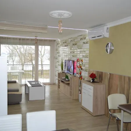 Ezuestpart Granada 2 Koezvetlen Vizparti Apartman