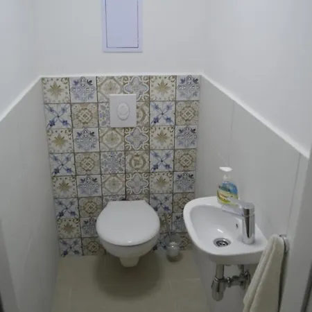 Ezuestpart Granada 2 Koezvetlen Vizparti Apartman *