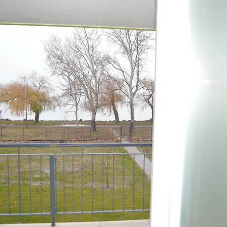 Apartment Ezuestpart Granada 2 Koezvetlen Vizparti Apartman