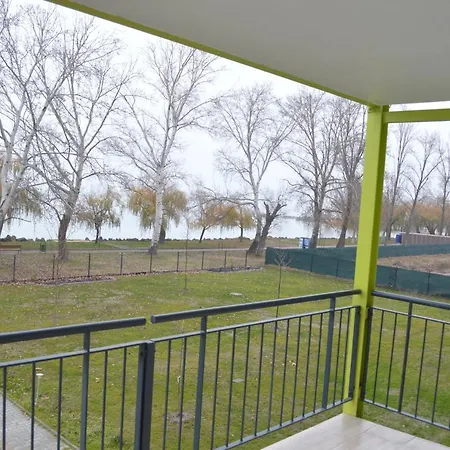 Apartment Ezuestpart Granada 2 Koezvetlen Vizparti Apartman Siofok