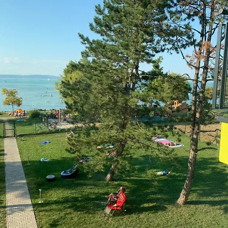 Ezuestpart Granada 2 Koezvetlen Vizparti Apartman *