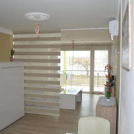 Ezuestpart Granada 2 Koezvetlen Vizparti Apartman * Siofok