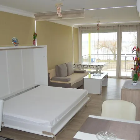 Ezuestpart Granada 2 Koezvetlen Vizparti Apartman * Siofok