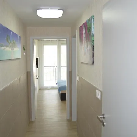 Apartment Ezuestpart Granada 2 Koezvetlen Vizparti Apartman