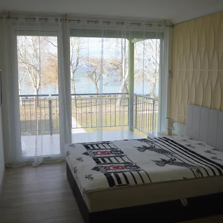 Apartment Ezuestpart Granada 2 Koezvetlen Vizparti Apartman Siofok